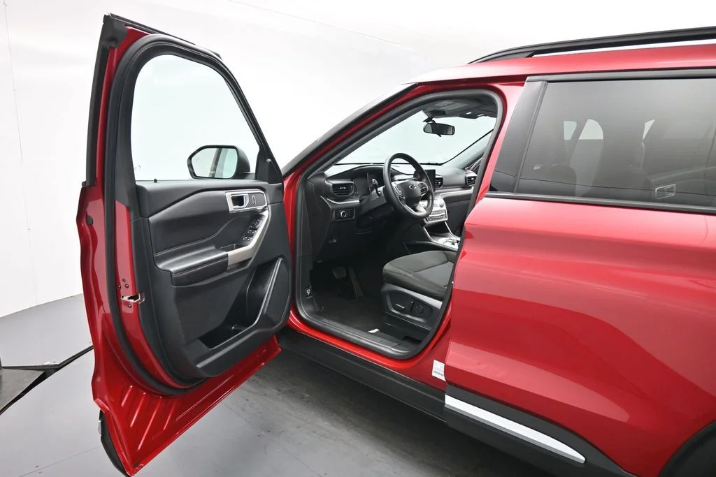 Used 2023 Red Ford XLT image 8