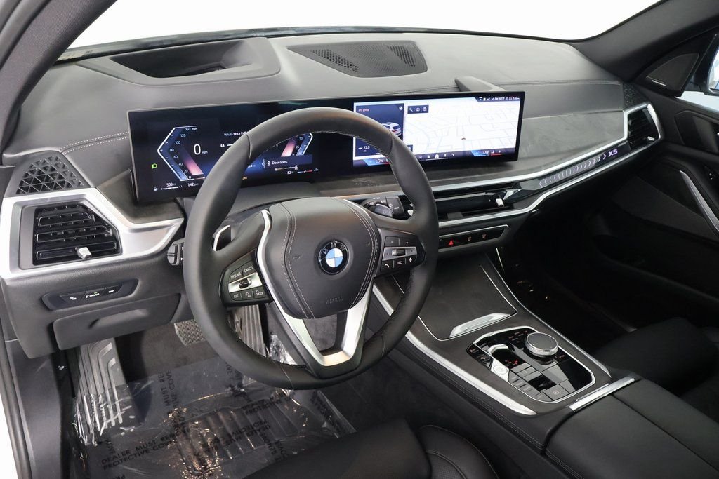 Used 2024 Alpine White BMW sDrive40i image 7