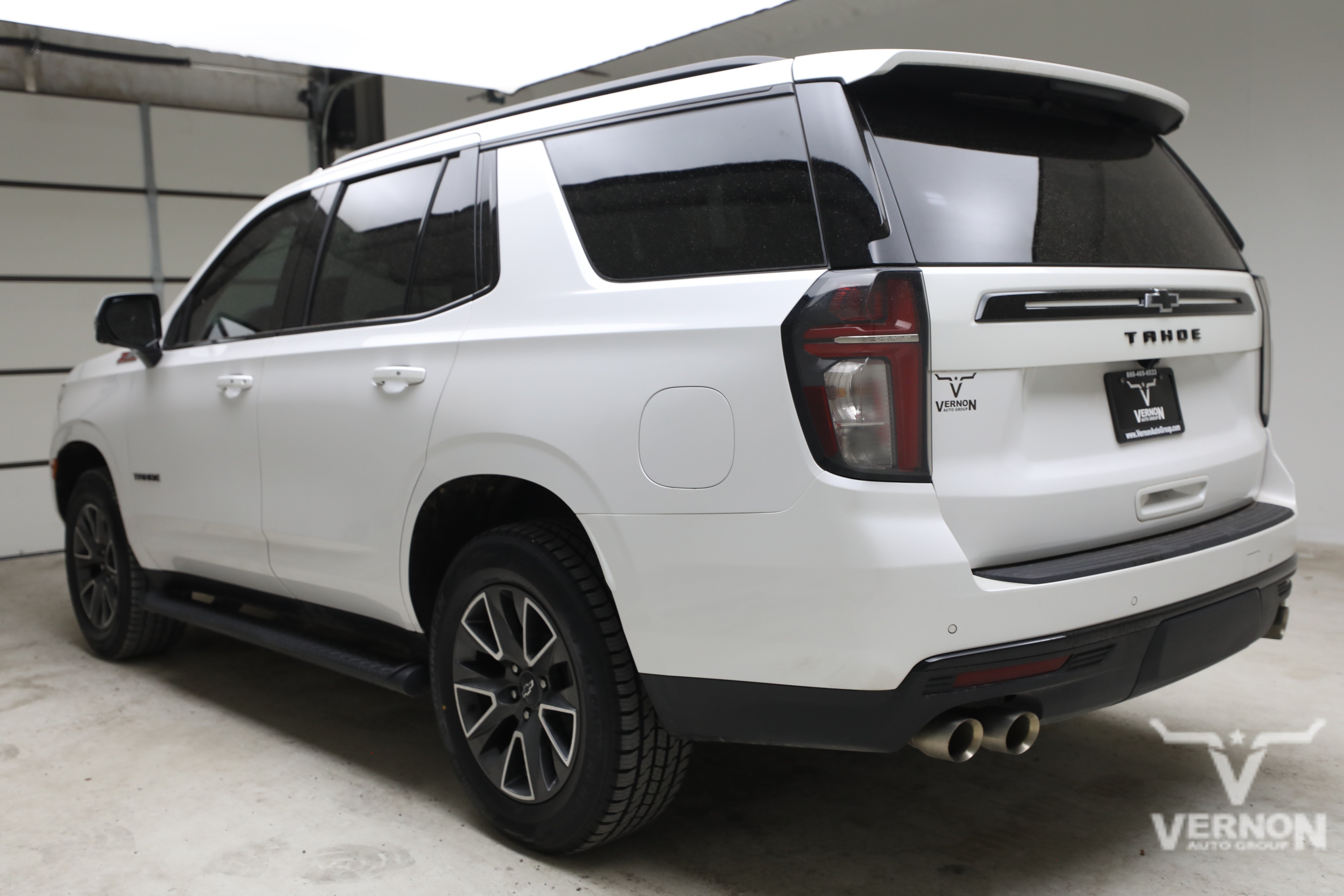 Used 2024 Iridescent Pearl Tricoat Chevrolet Y image 3