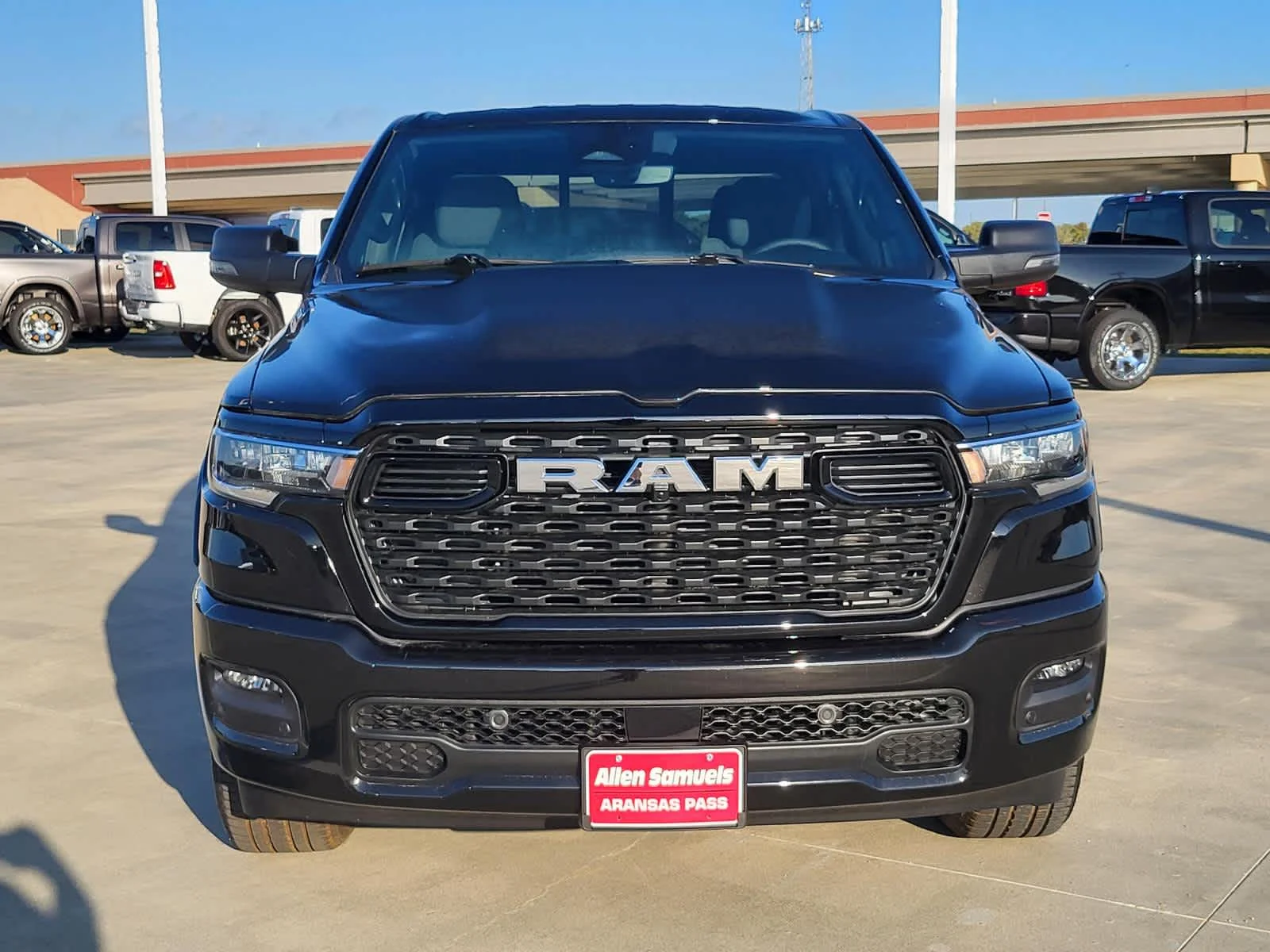 New 2026 Diamond Black Crystal Pearl-Coat Exterior Paint RAM Lone Star image 8