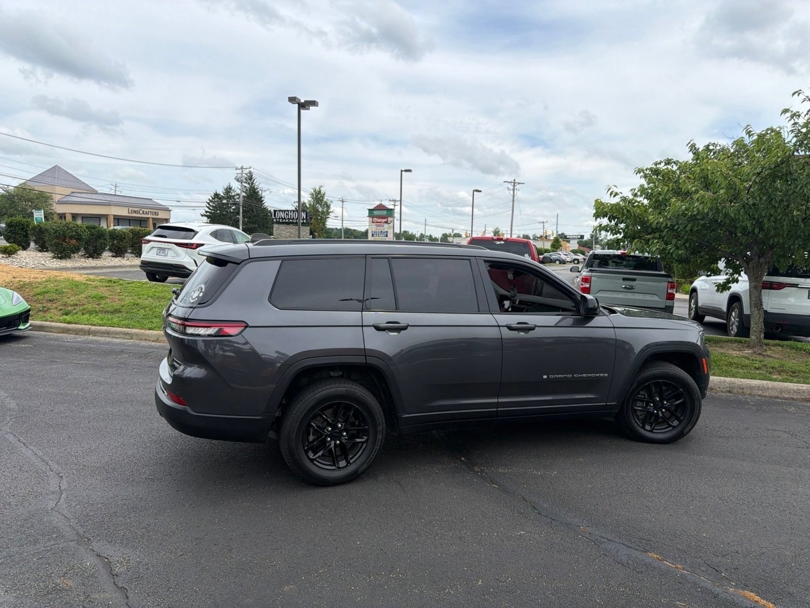 Used 2023 Baltic Gray Metallic Clearcoat Jeep Laredo image 13