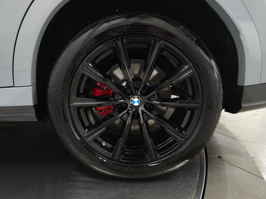 Used 2024 Gray Metallic BMW xDrive40i image 14