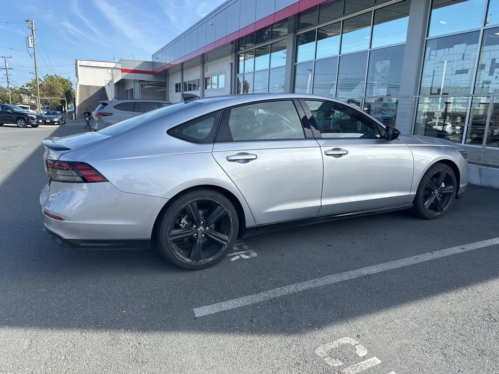 Used 2025 Silver Honda Sport-L image 9