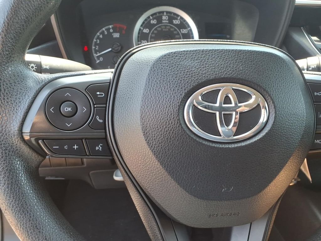 Used 2021  Toyota LE image 19
