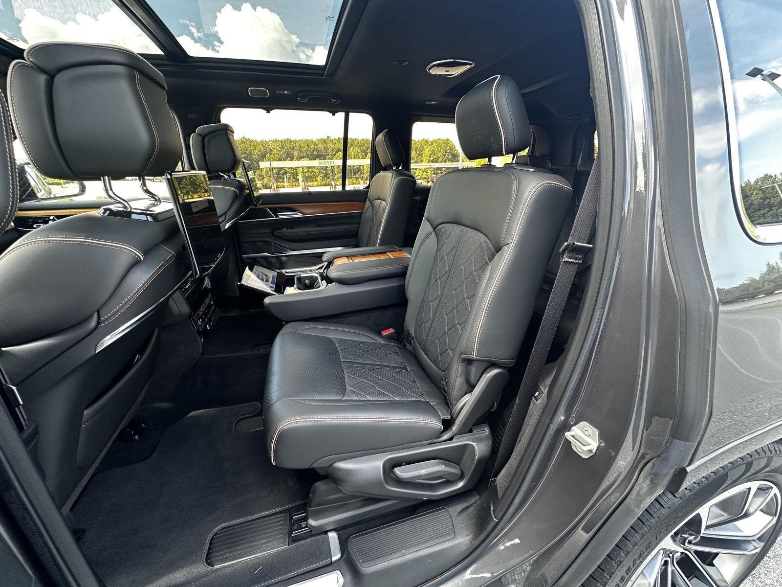 Certified Used 2024 Baltic Gray Metallic Clearcoat Jeep Series III image 14