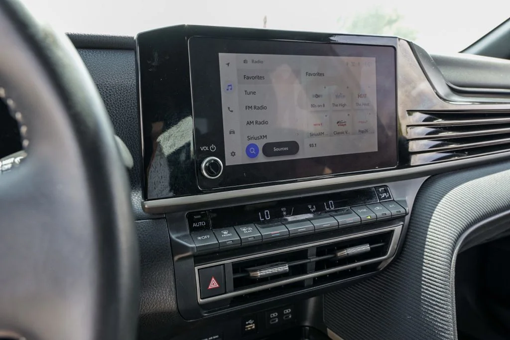 Used 2025  Toyota SE image 28