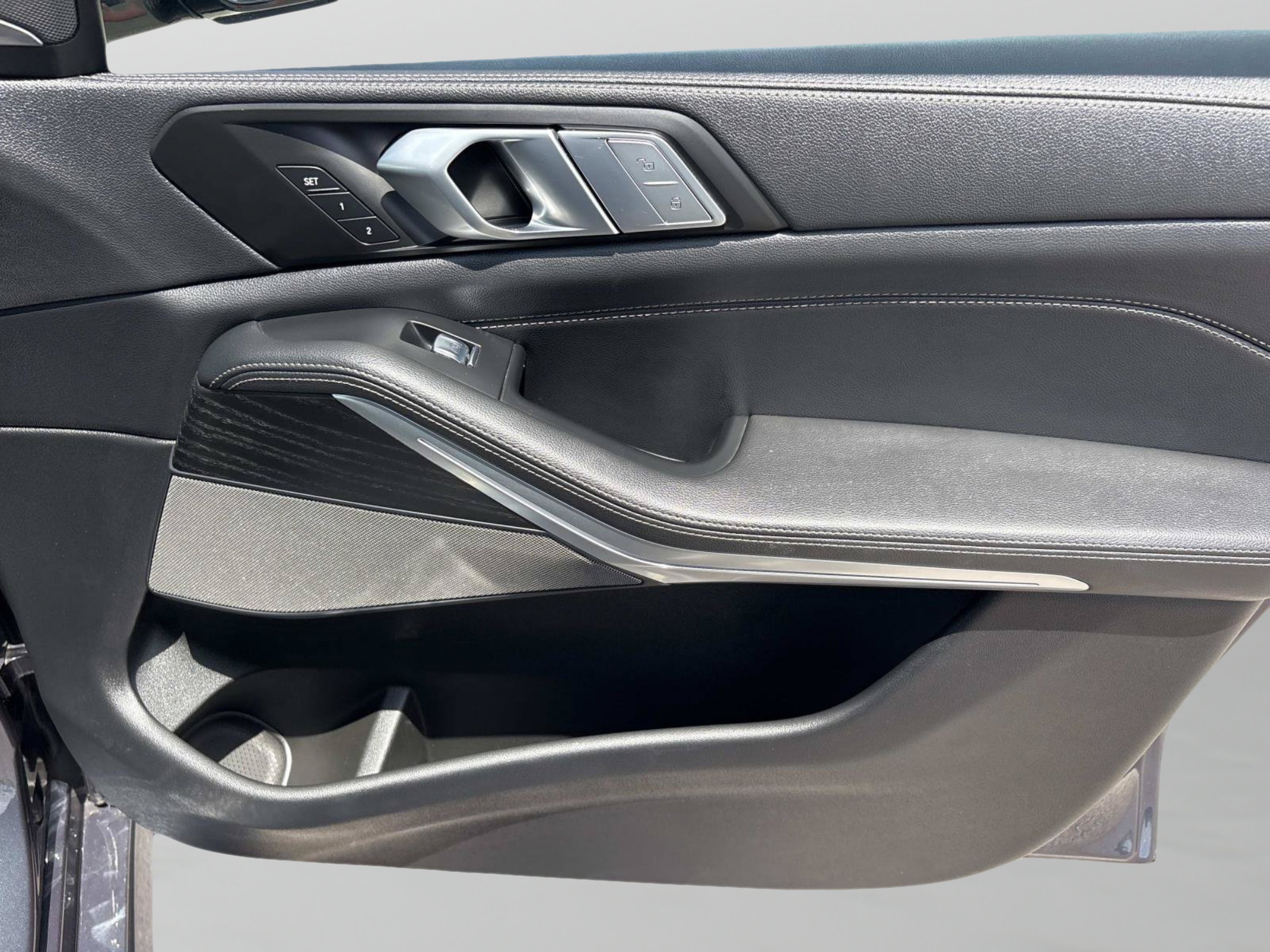 Used 2022 Arctic Grey Metallic BMW M50i image 21