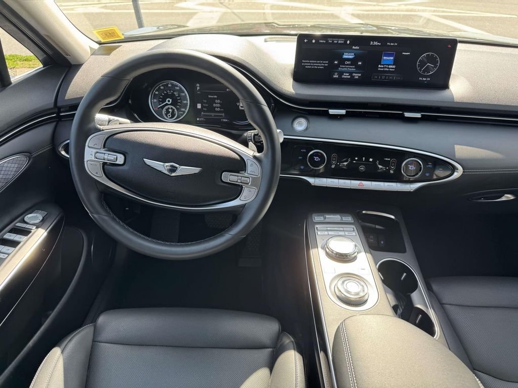 Used 2025 Black Genesis 2.5T image 10