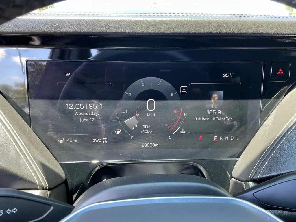 Used 2025 Silver GMC Elevation image 39