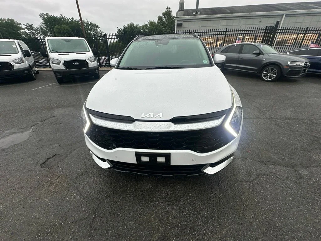Used 2025 White Kia SX-Prestige image 7
