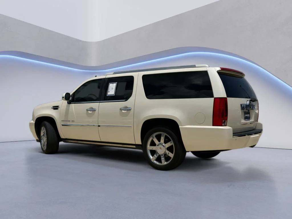 Used 2013 White Diamond Tricoat Cadillac Luxury image 3