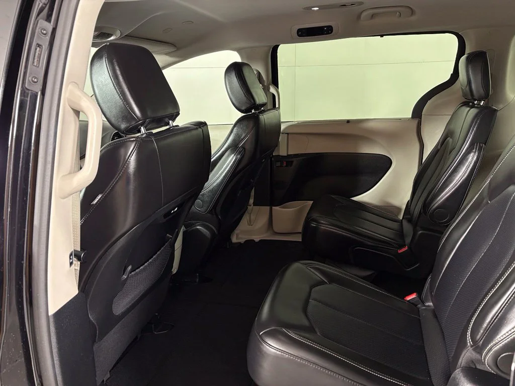Used 2024 Black Chrysler Touring L image 34