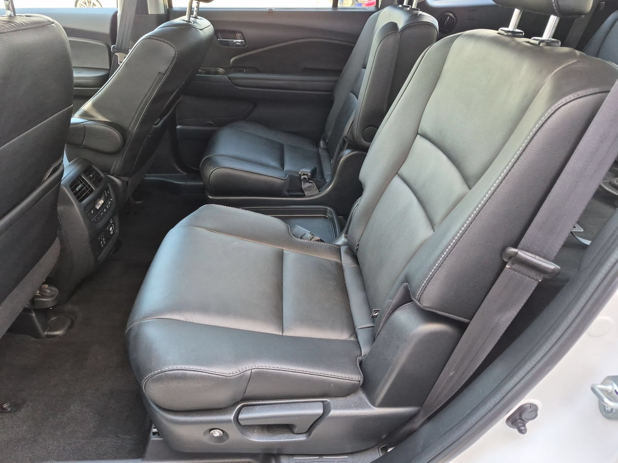 Used 2022 White Honda Touring 7-Passenger image 25