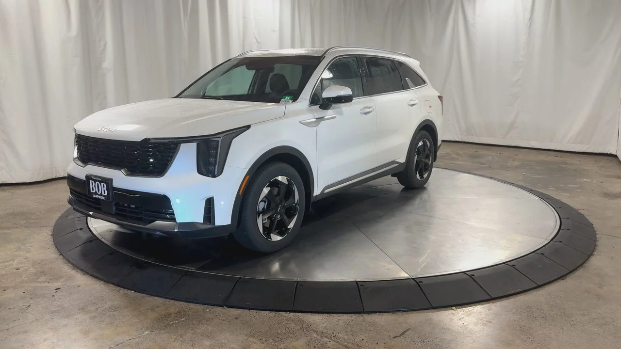 New 2026 Snow White Pearl Kia EX image 4