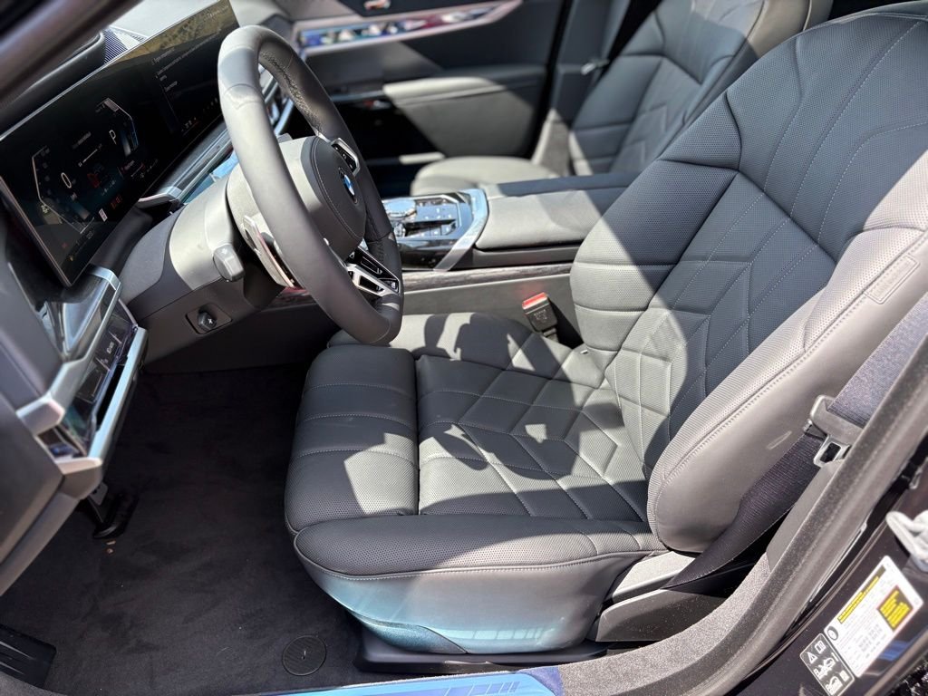 2025 BMW 7 Series 760i - Photo 13