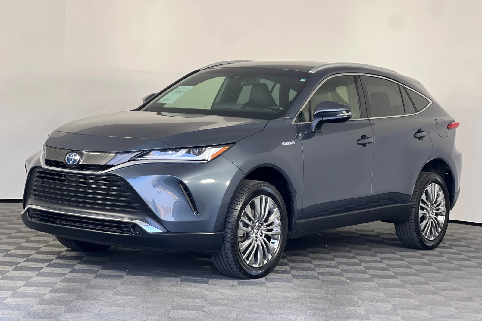 Used 2021 Coastal Gray Metallic Toyota XLE image 7