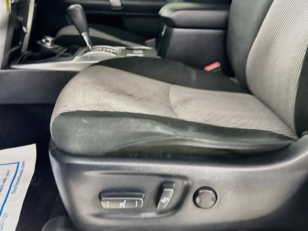 Used 2018 Midnight Black Metallic Toyota SR5 image 21