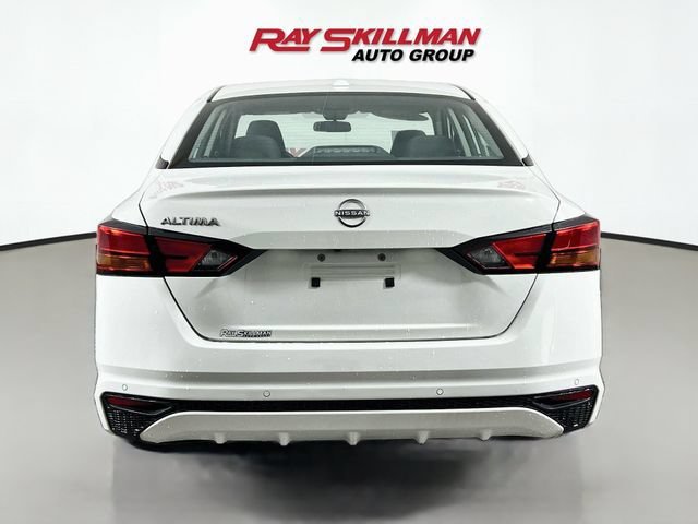 Used 2025 White Nissan SV image 6