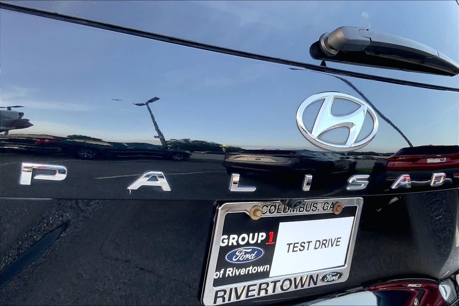 Used 2025 Abyss Black Pearl Hyundai SEL image 29