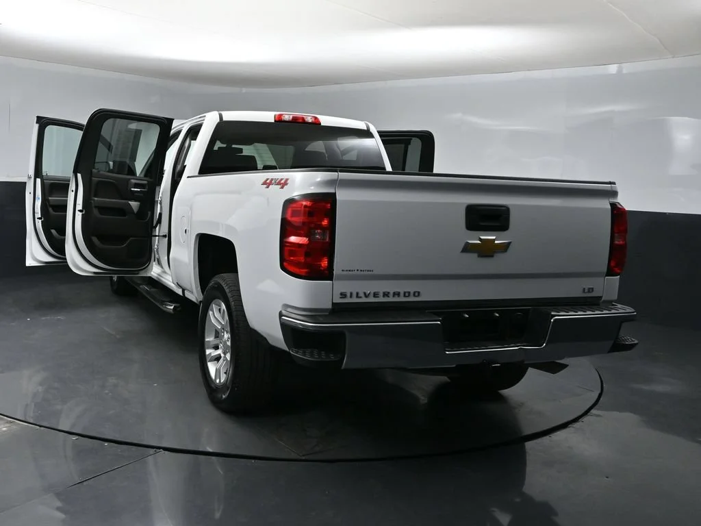 Used 2019 Summit White Chevrolet LT image 40