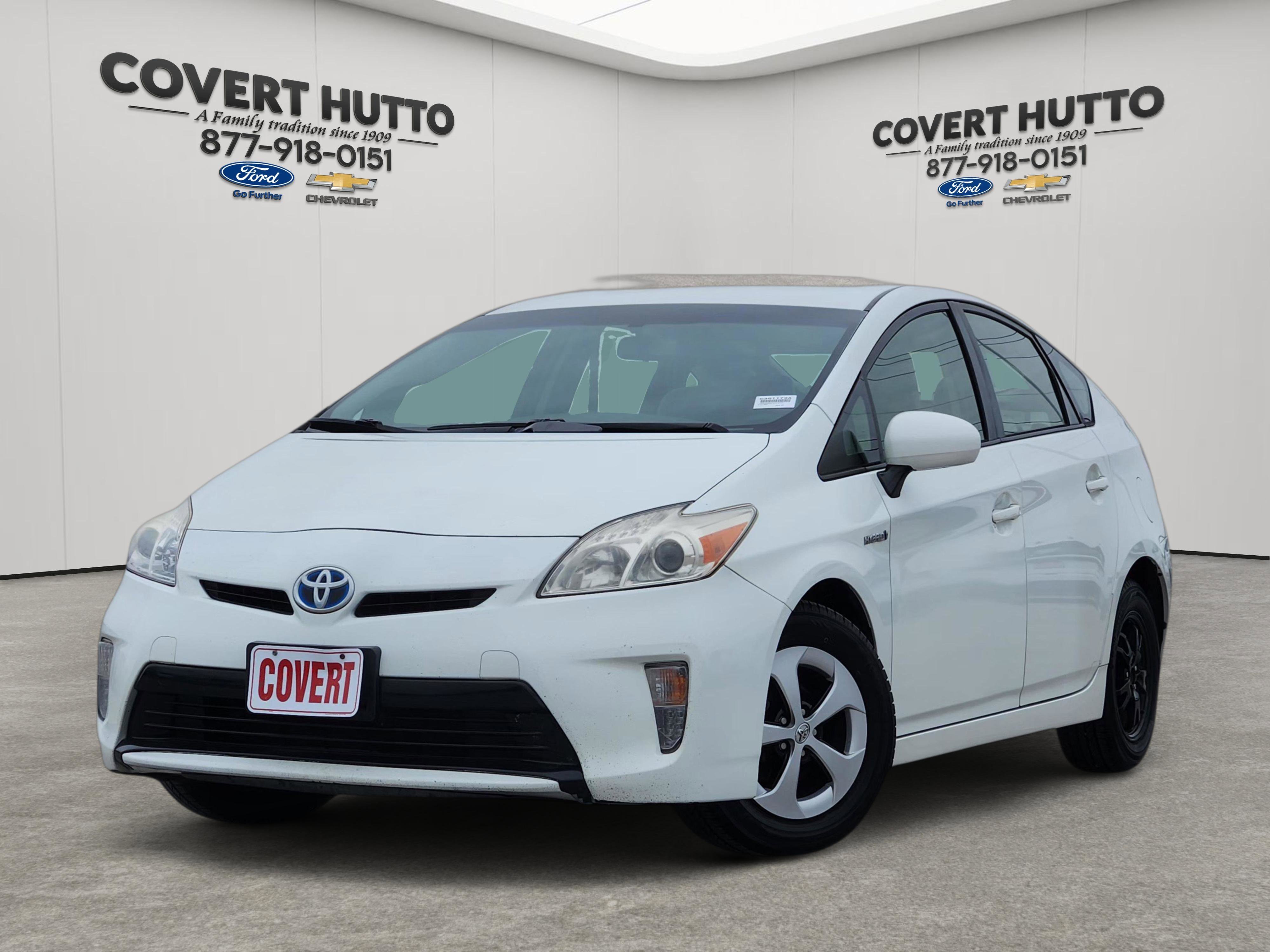 2015 Toyota Prius Two's photo
