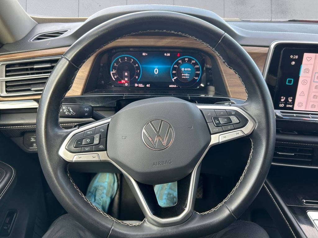 Used 2024 Black Volkswagen 2.0T SE w/Technology image 9