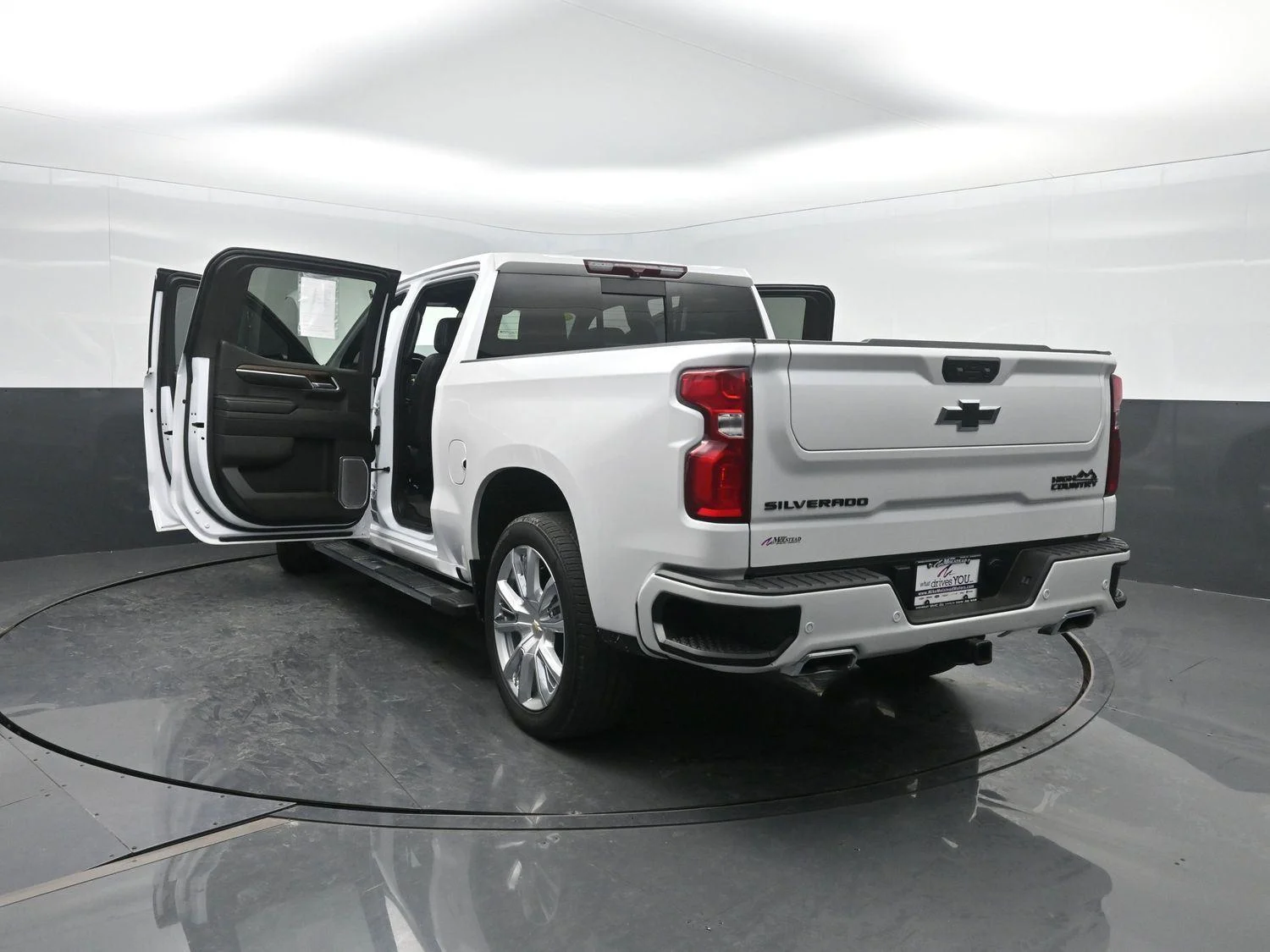 Used 2023 Iridescent Pearl Tricoat Chevrolet High Country image 51