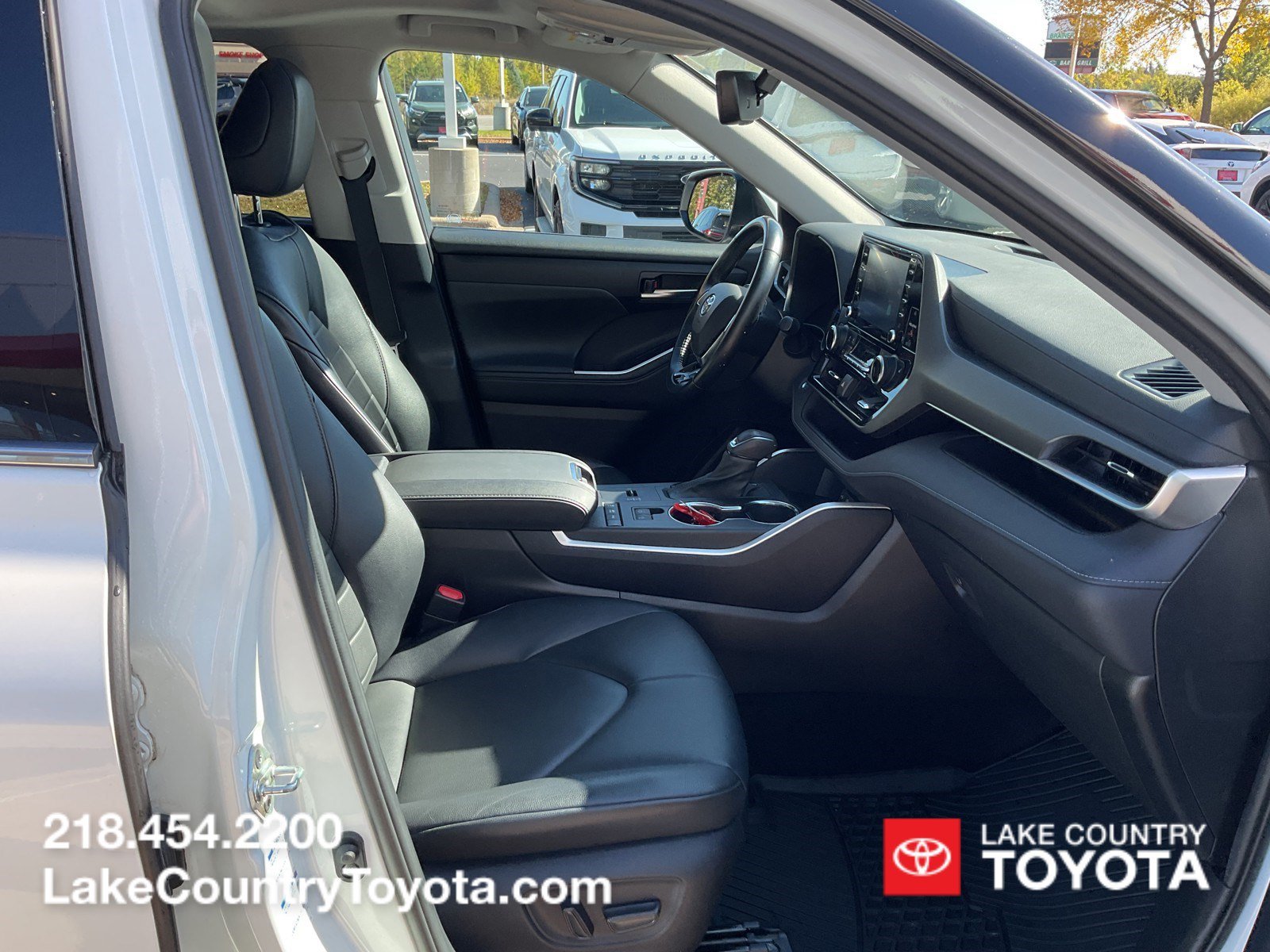 Used 2020 Blizzard Pearl Toyota XLE image 22