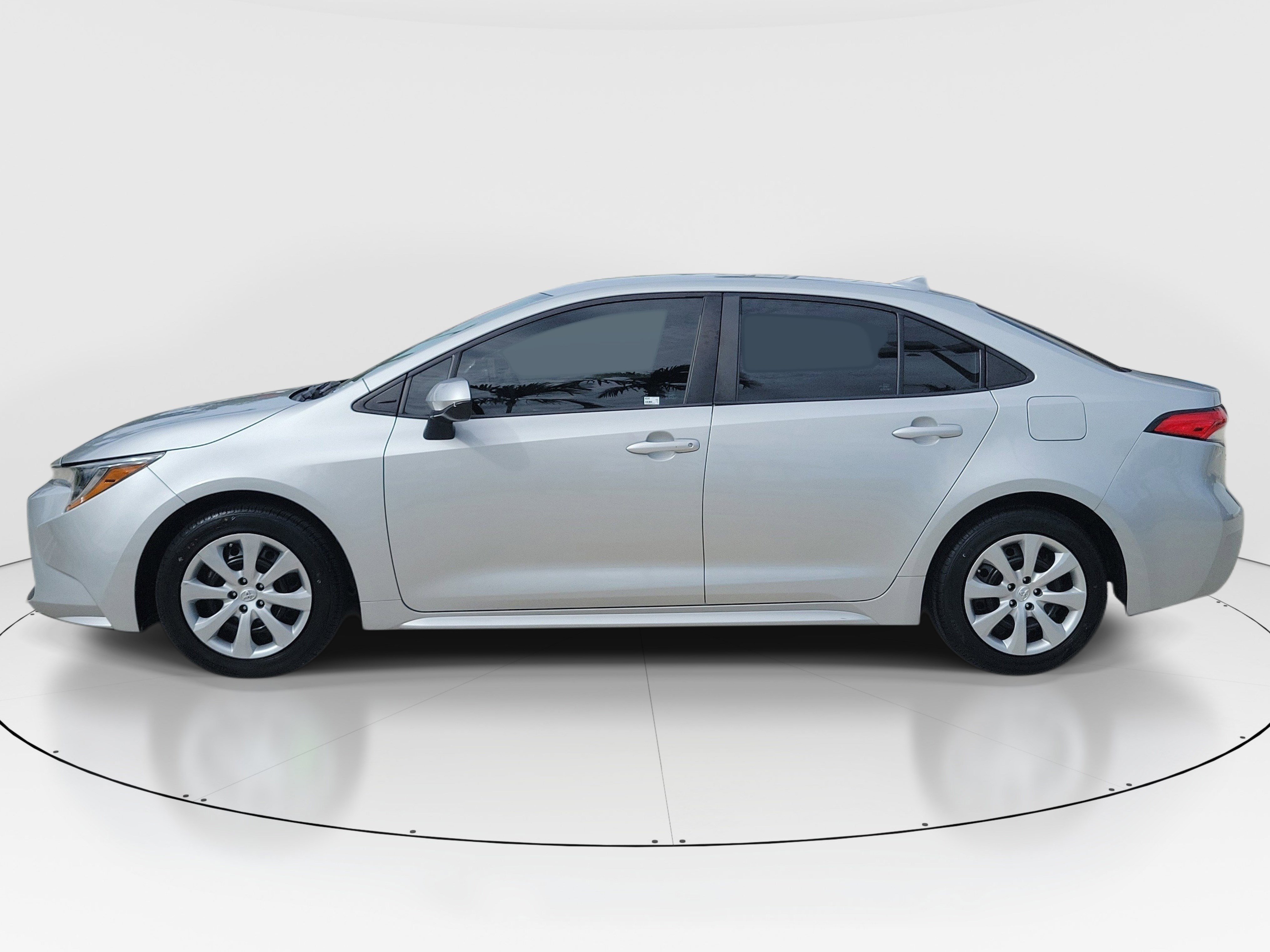 Used 2020 Classic Silver Metallic Toyota LE image 4