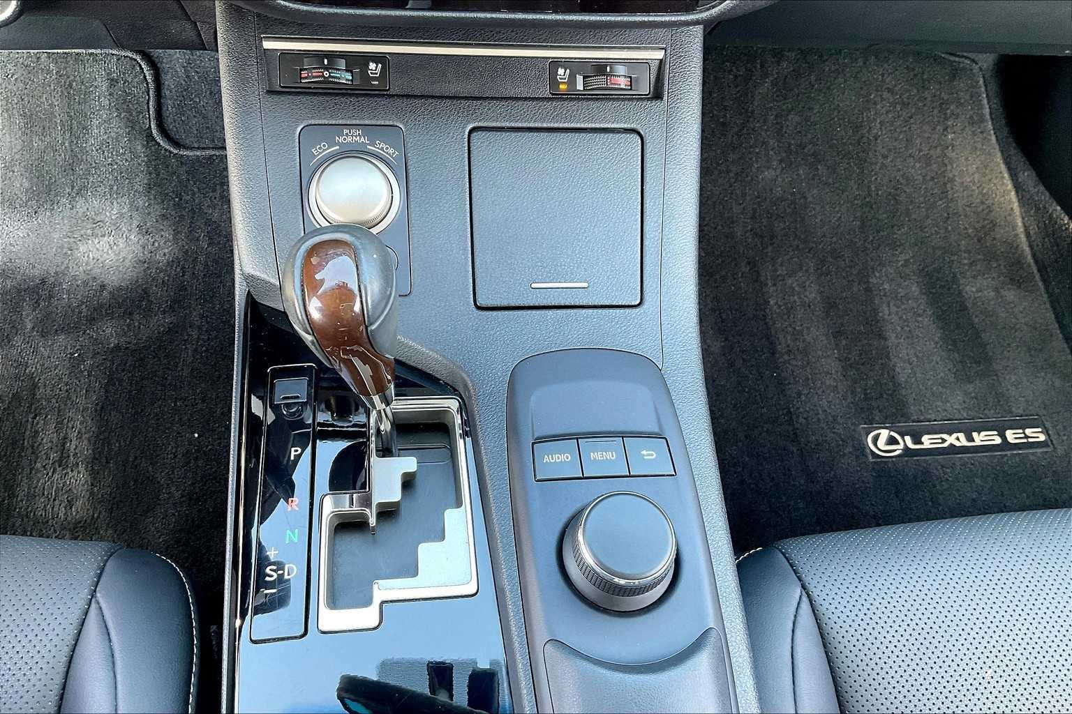 Used 2015 Atomic Silver Lexus  image 33