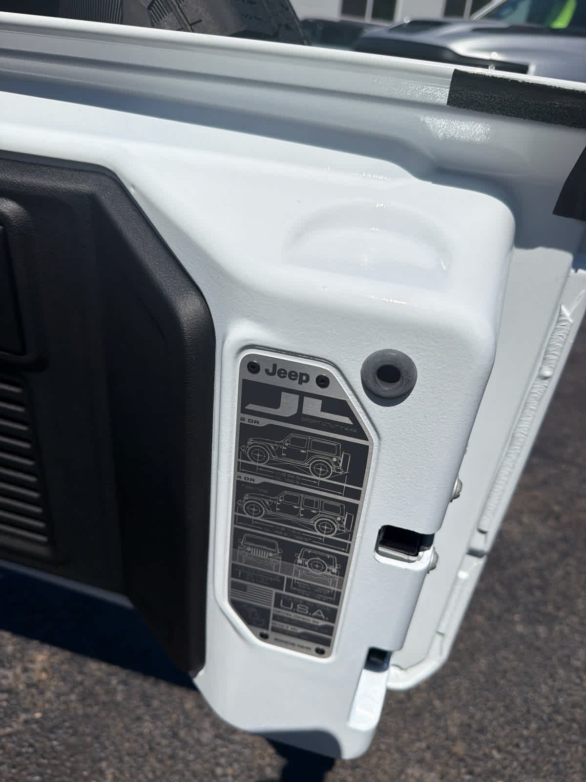 New 2026 Bright White Clear-Coat Exterior Paint Jeep Sport S image 16