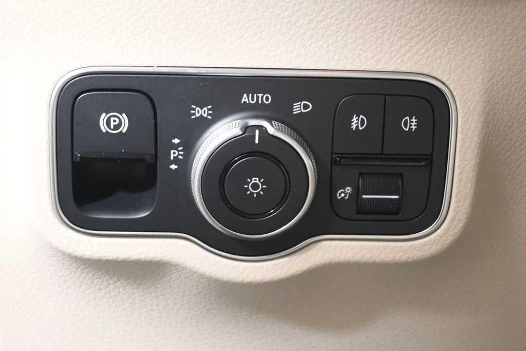 Used 2026 Black Mercedes-Benz GLB 250 image 24