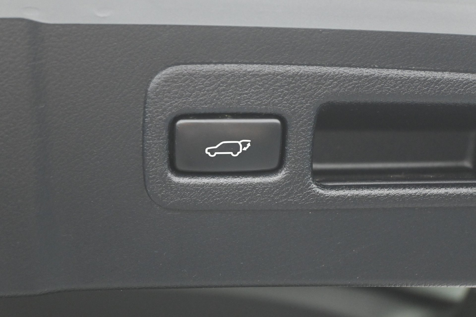 Used 2015 Silver Lexus 200t image 19