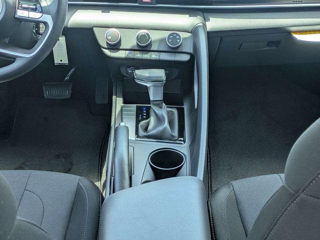 New 2026 White Hyundai SE image 18