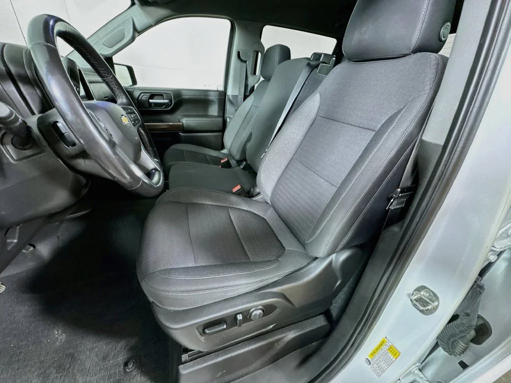 Used 2021 White Chevrolet LT image 25