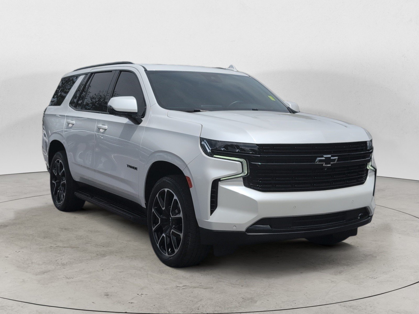 Used 2023 Iridescent Pearl Tricoat Chevrolet RST image 2