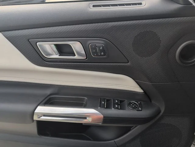 2025 Ford Mustang GT Premium Convertible - Photo 13