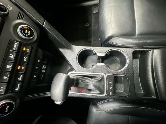 Used 2017 White Kia EX image 22