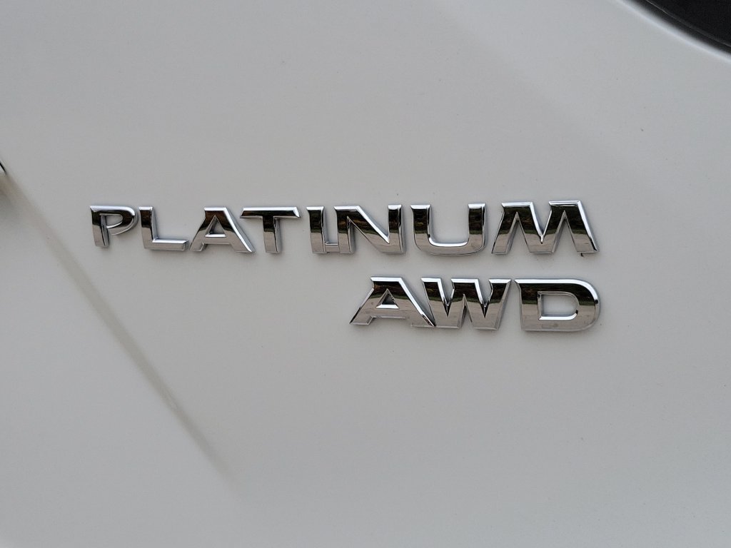 Used 2016 White Nissan S image 6