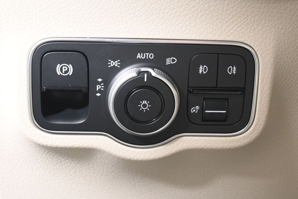 Used 2026 Night Black Mercedes-Benz GLB 250 image 24