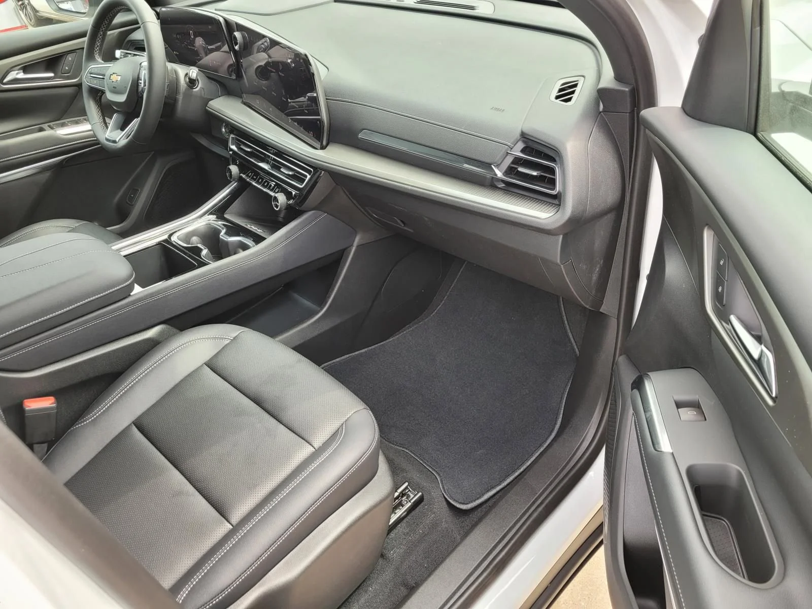 2026 Chevrolet Traverse LT - Photo 6