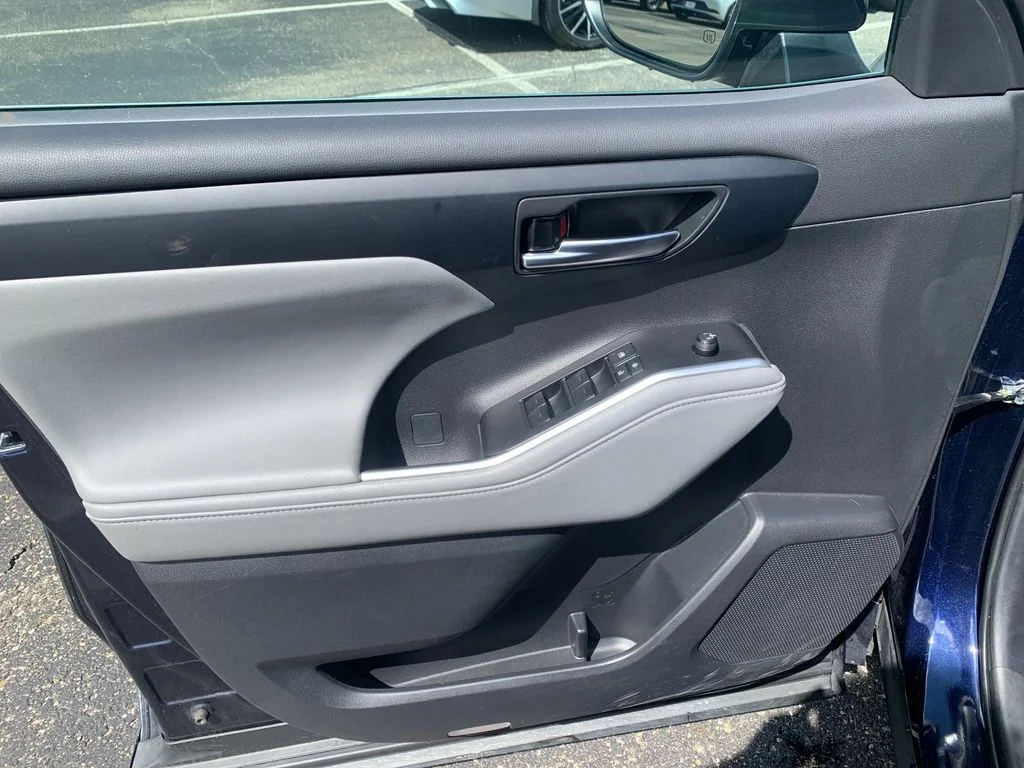 Used 2024  Toyota XLE image 12