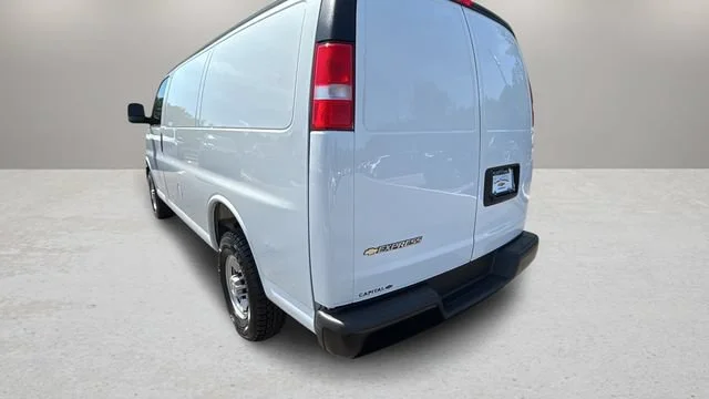 Used 2025 Summit White Chevrolet WT image 40