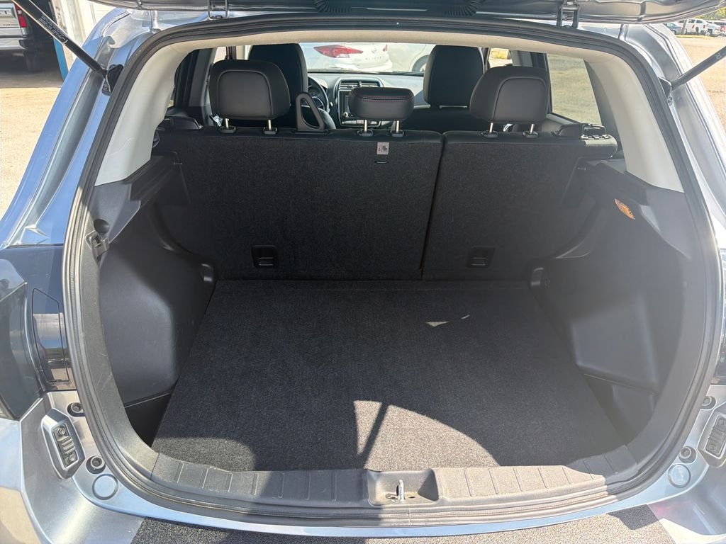 Used 2025 Blue Mitsubishi 2.0 SE image 9