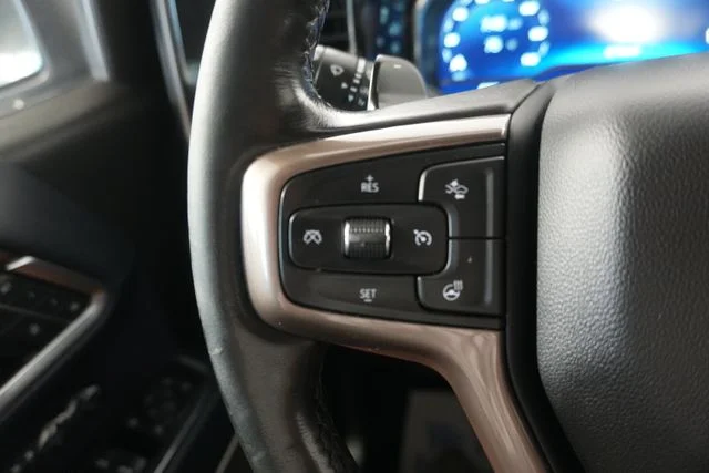 Used 2022 Iridescent Pearl Tricoat Chevrolet High Country image 16