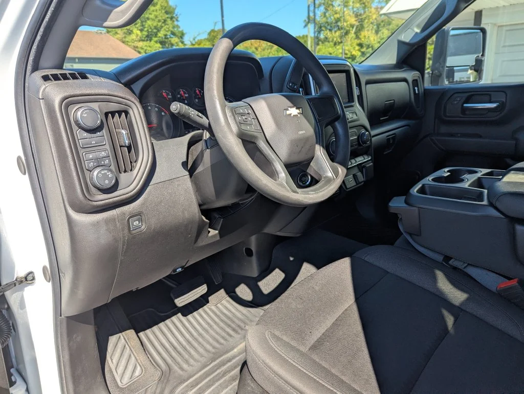 Used 2024 White Chevrolet Custom image 11
