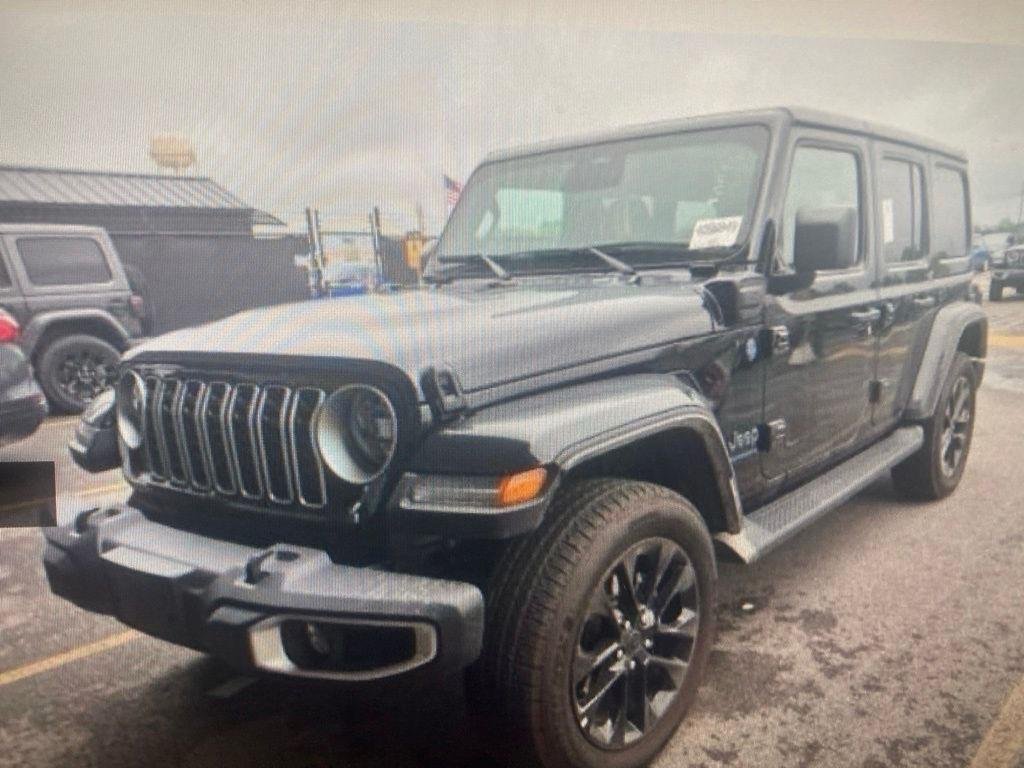Used 2025 Black Clearcoat Jeep Sahara image 7