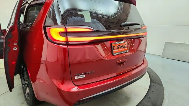 New 2026 Red Hot Pearl-Coat Exterior Paint Chrysler Select image 16