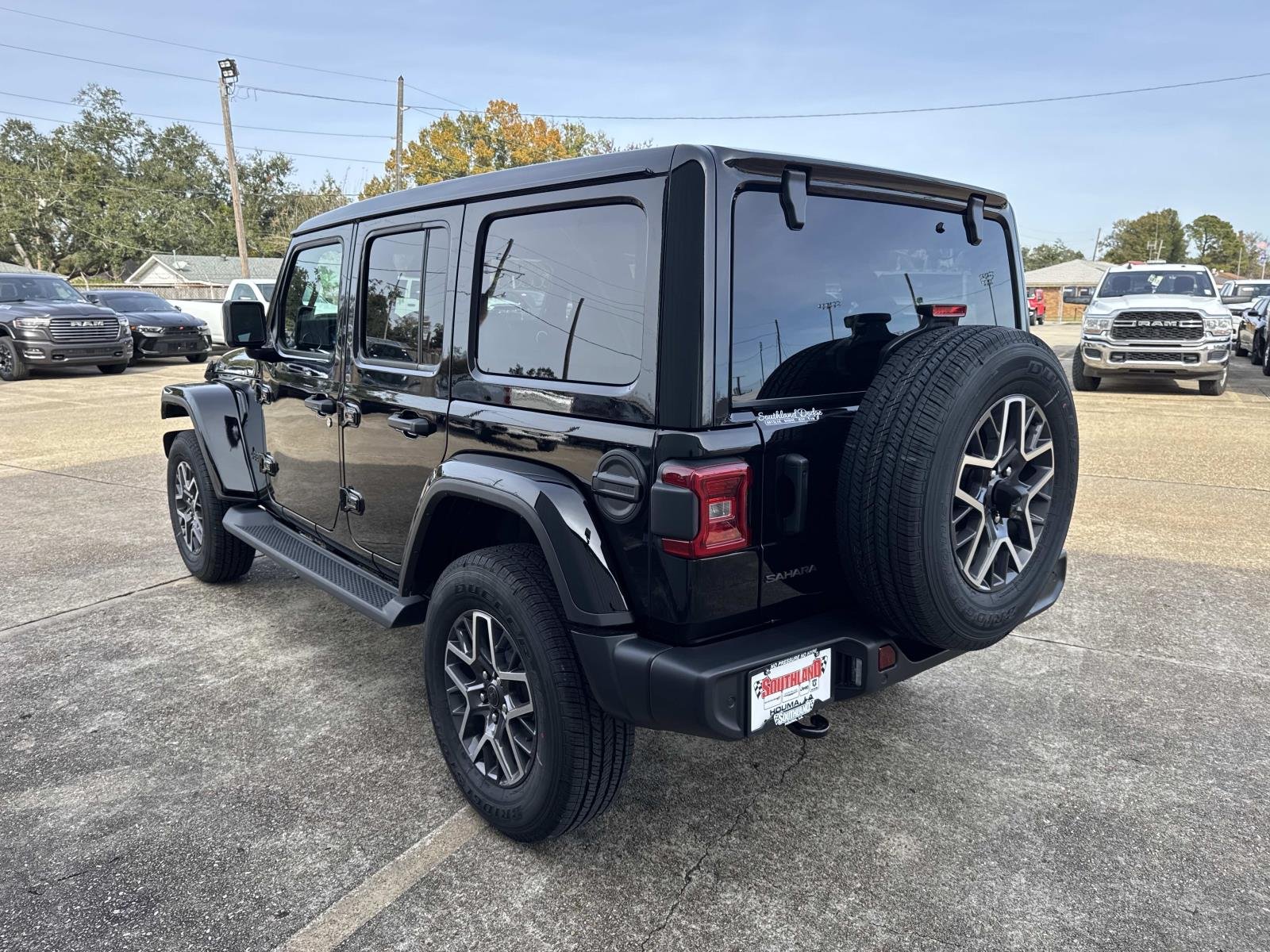 New 2026 Black Clear-Coat Exterior Paint Jeep Sahara image 4