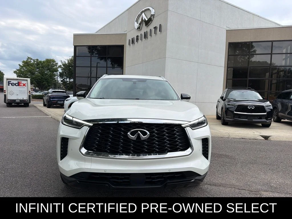 Certified Used 2023 Majestic White INFINITI LUXE image 3